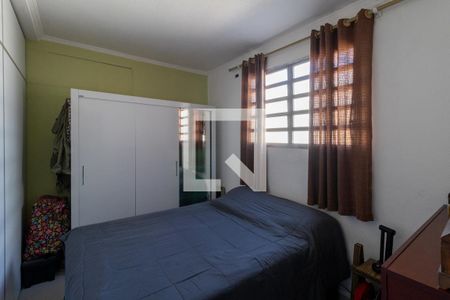 Casa à venda com 200m², 3 quartos e 4 vagasCasa 2 - Quarto 2