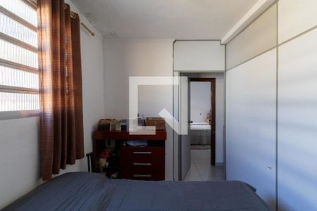 Casa à venda com 200m², 3 quartos e 4 vagasCasa 2 - Quarto 2