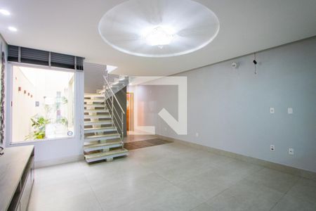 Sala de casa para alugar com 3 quartos, 180m² em Parque Sao Vicente, Mauá