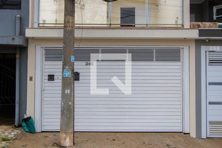 Casa para alugar com 180m², 3 quartos e 4 vagas Casa para alugar com 180m², 3 quartos e 4 vagasFachada