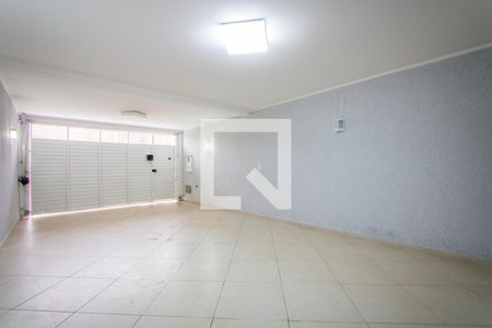 Casa para alugar com 180m², 3 quartos e 4 vagas Casa para alugar com 180m², 3 quartos e 4 vagasGaragem