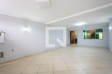 Casa para alugar com 180m², 3 quartos e 4 vagas Casa para alugar com 180m², 3 quartos e 4 vagasGaragem