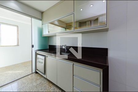 Apartamento para alugar com 186m², 3 quartos e 2 vagas Apartamento para alugar com 186m², 3 quartos e 2 vagasCozinha