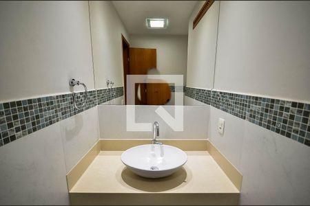 Apartamento à venda com 320m², 4 quartos e 3 vagasBanheiro 1