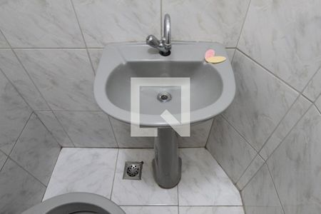 Lavabo de casa para alugar com 2 quartos, 64m² em Heliópolis, Belo Horizonte