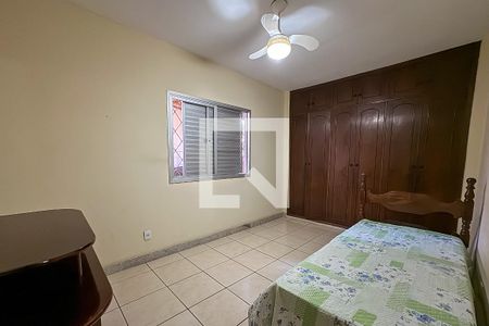 Casa à venda com 240m², 3 quartos e 4 vagasQuarto 2