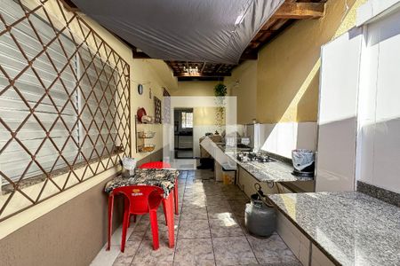 Casa à venda com 240m², 3 quartos e 4 vagasÁrea de Serviço