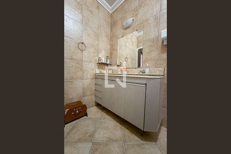 Casa à venda com 240m², 3 quartos e 4 vagasBanheiro