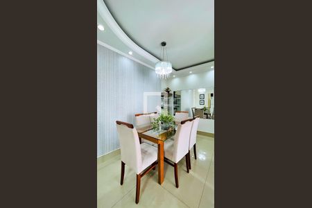 Apartamento à venda com 75m², 3 quartos e 2 vagas Apartamento à venda com 75m², 3 quartos e 2 vagasSala de Jantar