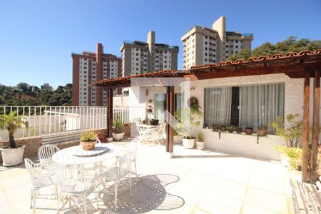 Apartamento à venda com 220m², 3 quartos e 3 vagasTerraço