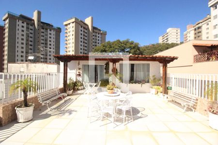 Apartamento à venda com 220m², 3 quartos e 3 vagasTerraço