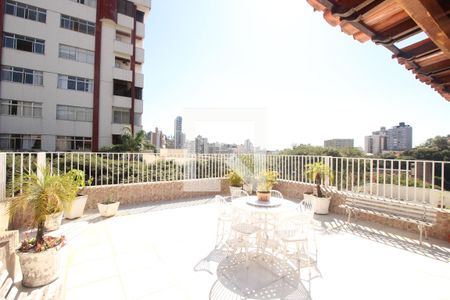 Apartamento à venda com 220m², 3 quartos e 3 vagasTerraço