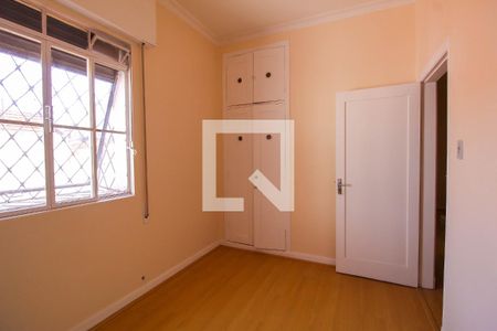 Casa à venda com 253m², 4 quartos e 3 vagas Casa à venda com 253m², 4 quartos e 3 vagasQuarto 4