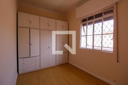 Casa à venda com 253m², 4 quartos e 3 vagas Casa à venda com 253m², 4 quartos e 3 vagasQuarto 4