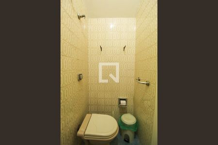 Casa à venda com 253m², 4 quartos e 3 vagas Casa à venda com 253m², 4 quartos e 3 vagasLavabo