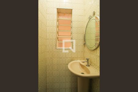 Casa à venda com 253m², 4 quartos e 3 vagas Casa à venda com 253m², 4 quartos e 3 vagasLavabo