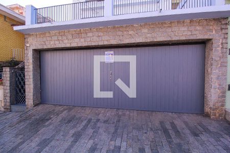 Casa à venda com 253m², 4 quartos e 3 vagas Casa à venda com 253m², 4 quartos e 3 vagasFachada