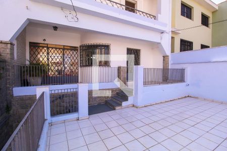 Casa à venda com 253m², 4 quartos e 3 vagas Casa à venda com 253m², 4 quartos e 3 vagasQuintal