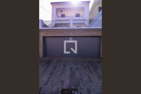 Casa à venda com 253m², 4 quartos e 3 vagas Casa à venda com 253m², 4 quartos e 3 vagasFachada