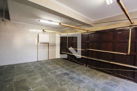 Casa à venda com 253m², 4 quartos e 3 vagas Casa à venda com 253m², 4 quartos e 3 vagasGaragem