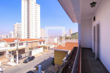 Casa à venda com 253m², 4 quartos e 3 vagas Casa à venda com 253m², 4 quartos e 3 vagasVaranda