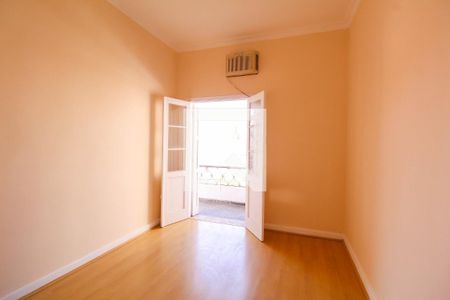 Casa à venda com 253m², 4 quartos e 3 vagas Casa à venda com 253m², 4 quartos e 3 vagasQuarto 3