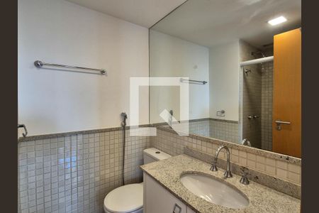 Apartamento à venda com 84m², 3 quartos e 1 vaga Apartamento à venda com 84m², 3 quartos e 1 vagaBanheiro Social