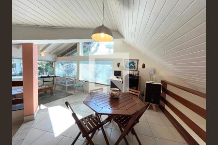 Casa à venda com 350m², 4 quartos e 3 vagasMezanino