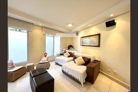 Casa à venda com 350m², 4 quartos e 3 vagasSala de TV