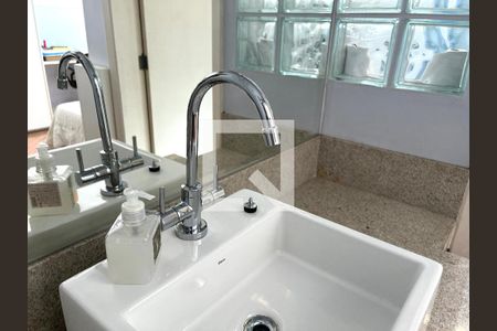 Casa à venda com 350m², 4 quartos e 3 vagasBanheiro da Suíte 2