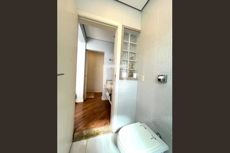 Casa à venda com 350m², 4 quartos e 3 vagasBanheiro da Suíte 2