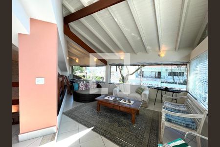 Casa à venda com 350m², 4 quartos e 3 vagasMezanino