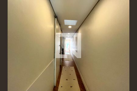 Casa à venda com 350m², 4 quartos e 3 vagasCorredor