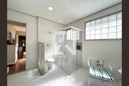 Casa à venda com 350m², 4 quartos e 3 vagasBanheiro da Suíte 1