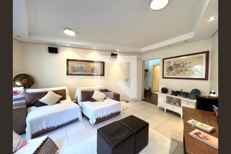 Casa à venda com 350m², 4 quartos e 3 vagasSala de TV