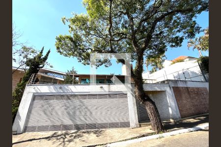 Casa à venda com 350m², 4 quartos e 3 vagasFachada