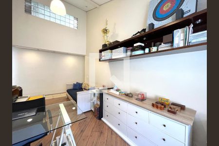 Casa à venda com 350m², 4 quartos e 3 vagasEscritório