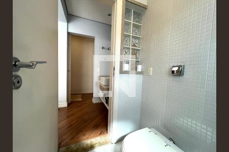 Casa à venda com 350m², 4 quartos e 3 vagasBanheiro da Suíte 2