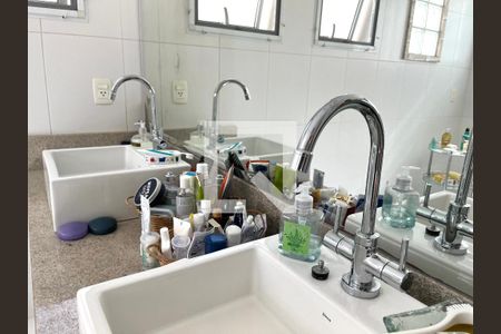 Casa à venda com 350m², 4 quartos e 3 vagasBanheiro da Suíte 1