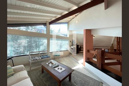 Casa à venda com 350m², 4 quartos e 3 vagasMezanino