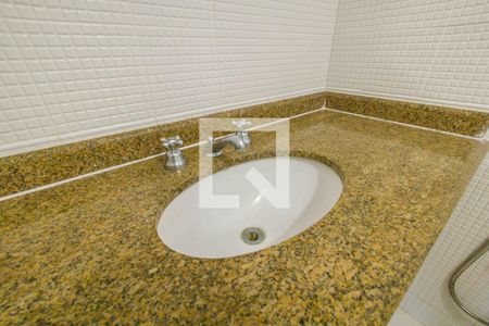 Apartamento à venda com 73m², 2 quartos e 1 vaga Apartamento à venda com 73m², 2 quartos e 1 vagaBanheiro da Suíte 2