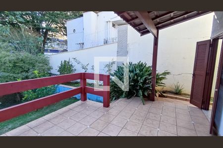 Casa à venda com 415m², 3 quartos e 5 vagas Casa à venda com 415m², 3 quartos e 5 vagasSacada