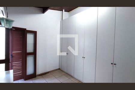 Casa à venda com 415m², 3 quartos e 5 vagas Casa à venda com 415m², 3 quartos e 5 vagasQuarto