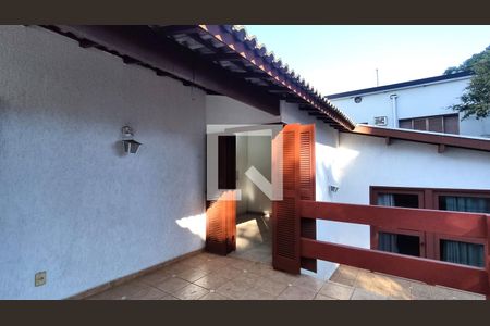 Casa à venda com 415m², 3 quartos e 5 vagas Casa à venda com 415m², 3 quartos e 5 vagasSacada