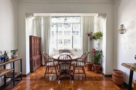 Apartamento à venda com 120m², 3 quartos e sem vaga Apartamento à venda com 120m², 3 quartos e sem vagaSala