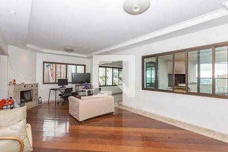 Apartamento à venda com 246m², 4 quartos e 4 vagas