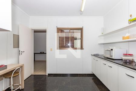 Apartamento à venda com 246m², 4 quartos e 4 vagas