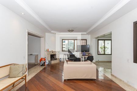 Apartamento à venda com 246m², 4 quartos e 4 vagas