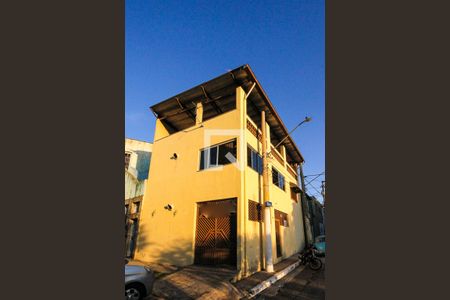 Casa à venda com 89m², 4 quartos e 1 vaga Casa à venda com 89m², 4 quartos e 1 vagaFachada