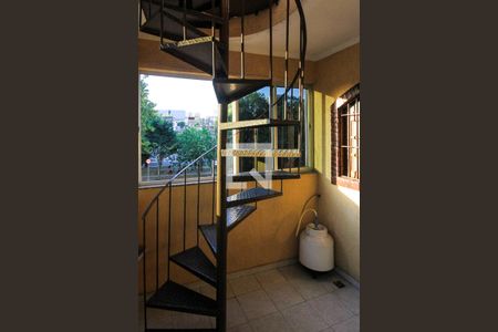 Casa à venda com 89m², 4 quartos e 1 vaga Casa à venda com 89m², 4 quartos e 1 vagaescada